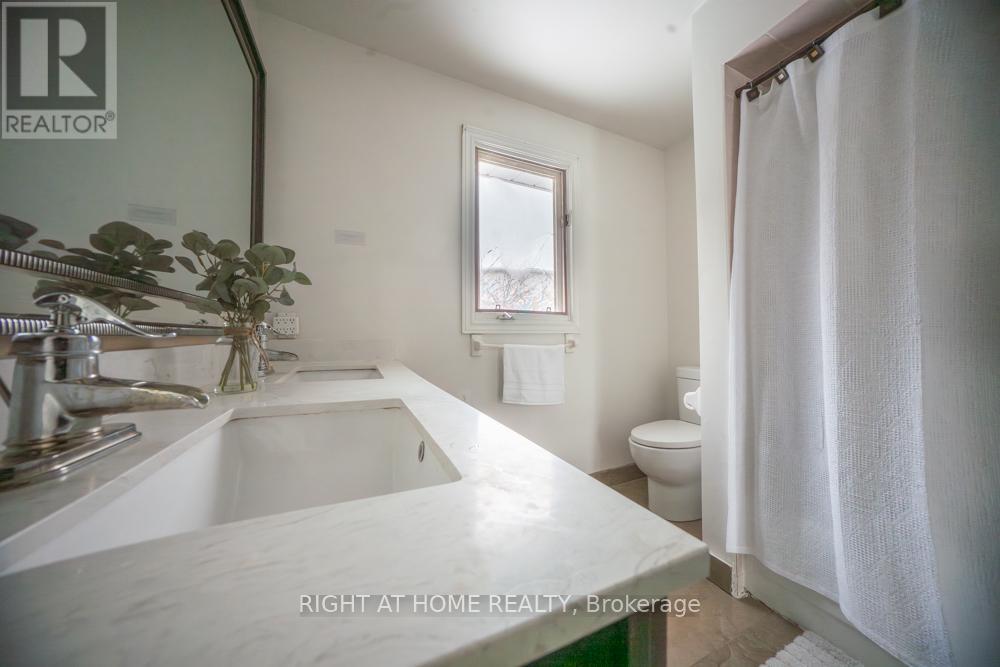 2088 Perran Drive, Mississauga, Ontario  L5K 2R4 - Photo 22 - W12834332