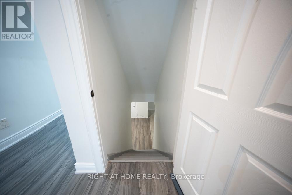 2088 Perran Drive, Mississauga, Ontario  L5K 2R4 - Photo 29 - W12834332