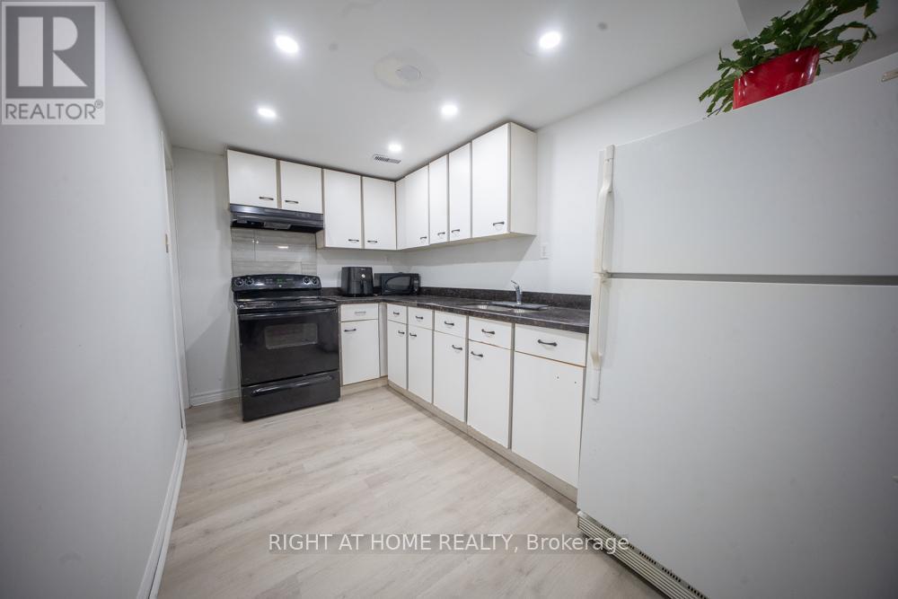 2088 Perran Drive, Mississauga, Ontario  L5K 2R4 - Photo 33 - W12834332