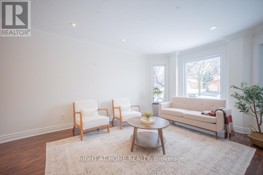 2088 Perran Drive, Mississauga, Ontario  L5K 2R4 - Photo 4 - W12834332