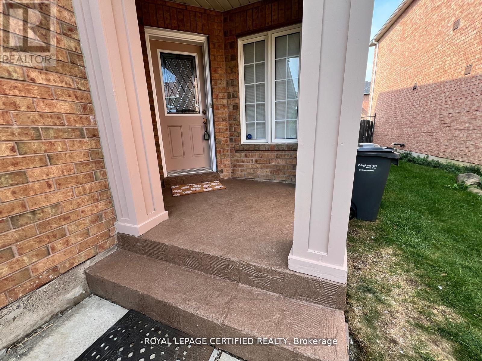 426 Orange Walk Crescent, Mississauga, Ontario  L5R 0A8 - Photo 2 - W12834404