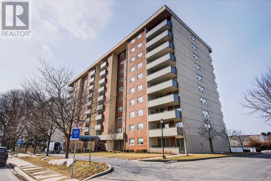 704 - 1425 Ghent Avenue, Burlington, Ontario  L7X 1S5 - Photo 2 - W12834432