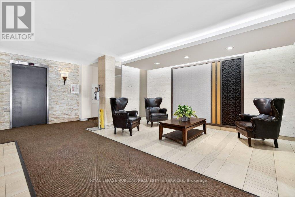 704 - 1425 Ghent Avenue, Burlington, Ontario  L7X 1S5 - Photo 4 - W12834432