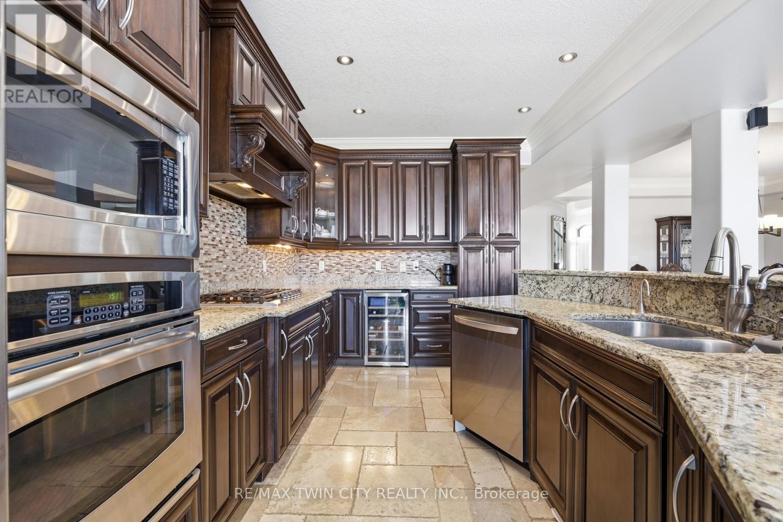 59 Newcastle Drive, Kitchener, Ontario  N2R 1X2 - Photo 12 - X12834202