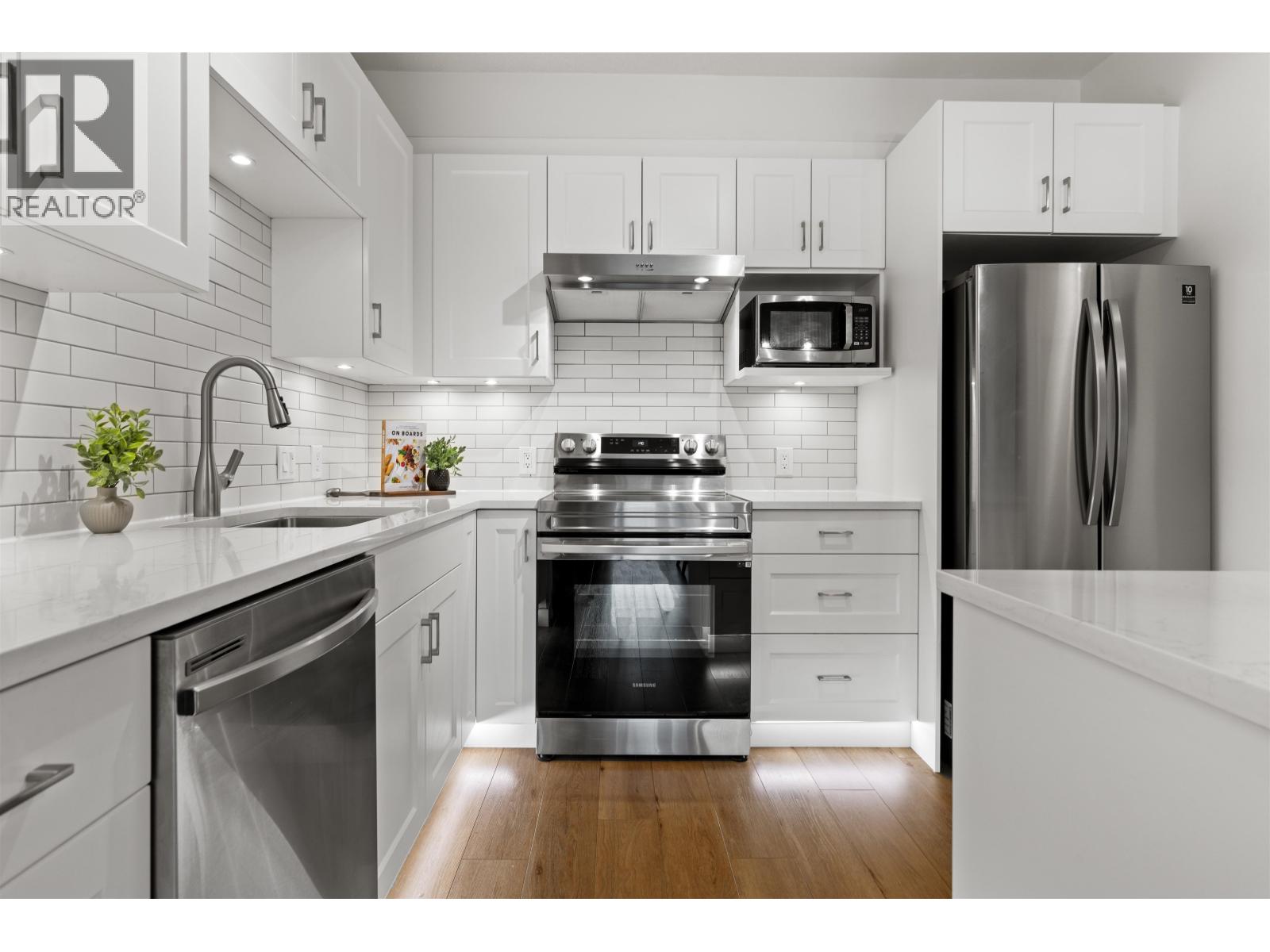 212 19091 Mcmyn Road, Pitt Meadows, British Columbia V3Y 2S8 - Photo 4 - R3093887