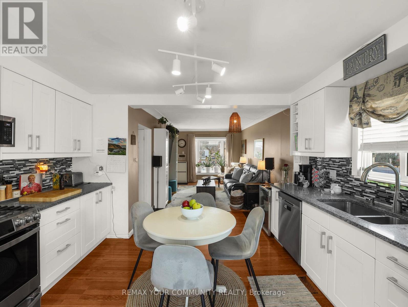 420 Waverly Street, Hamilton, Ontario  L8H 6R4 - Photo 9 - X12834324