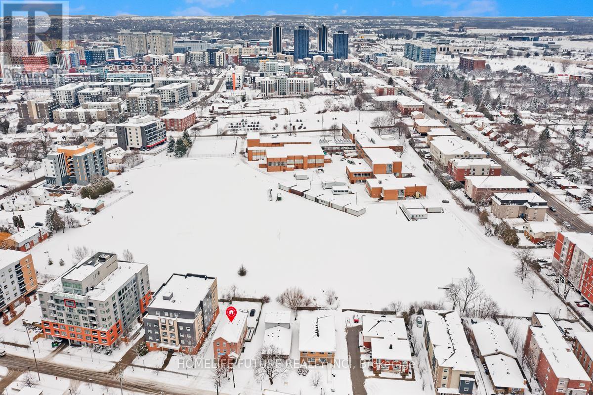 4 Units W/20 Rms - 327 Spruce Street, Waterloo, Ontario  N2L 3M6 - Photo 3 - X12834348