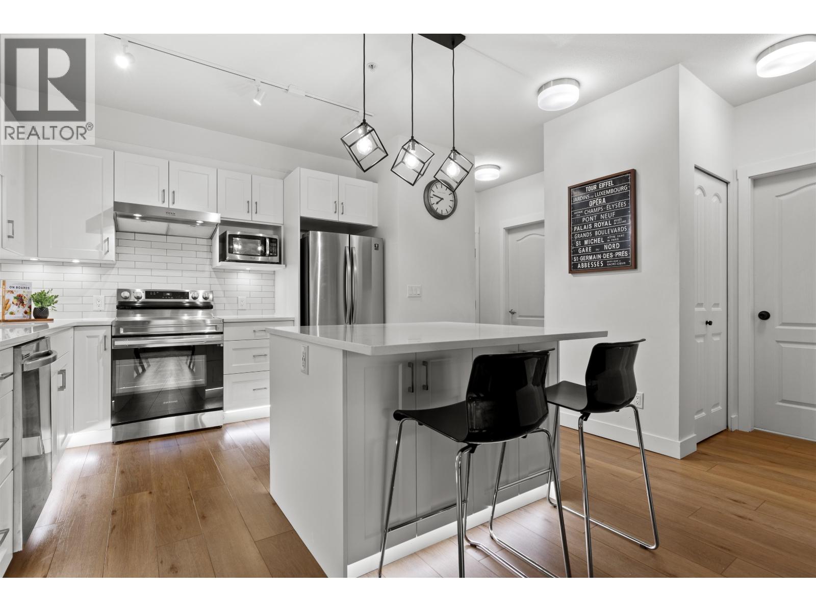 212 19091 Mcmyn Road, Pitt Meadows, British Columbia V3Y 2S8 - Photo 2 - R3093887