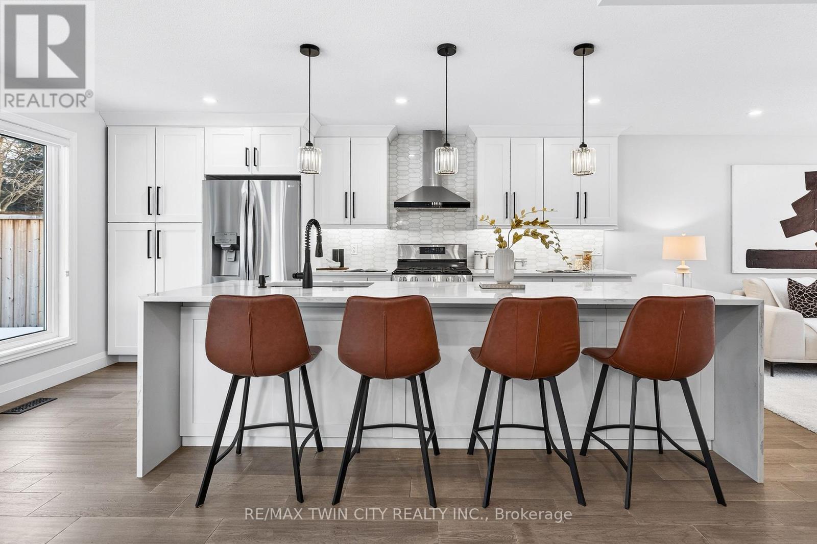 166 Westvale Drive, Waterloo, Ontario  N2T 1C2 - Photo 10 - X12834354