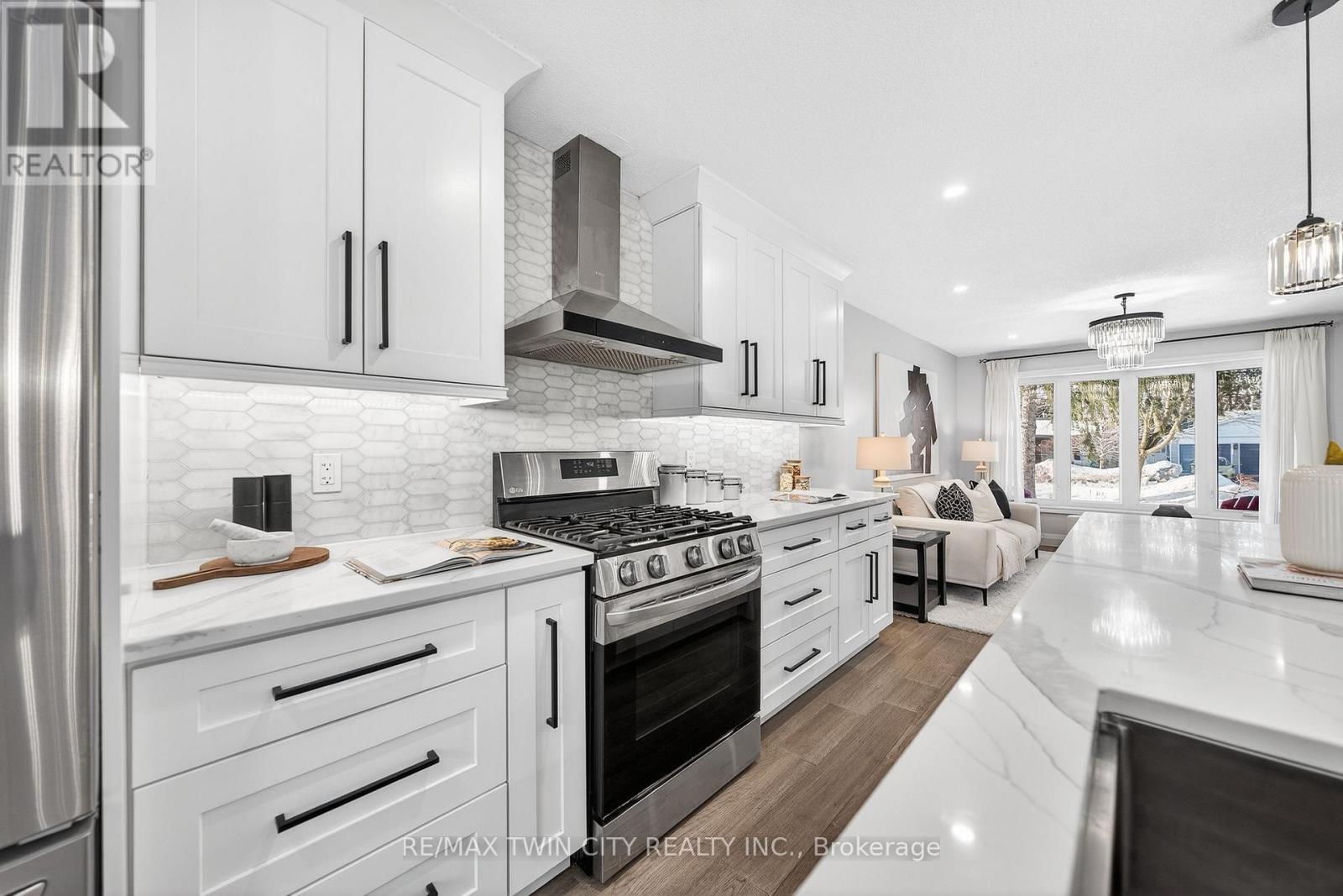 166 Westvale Drive, Waterloo, Ontario  N2T 1C2 - Photo 16 - X12834354