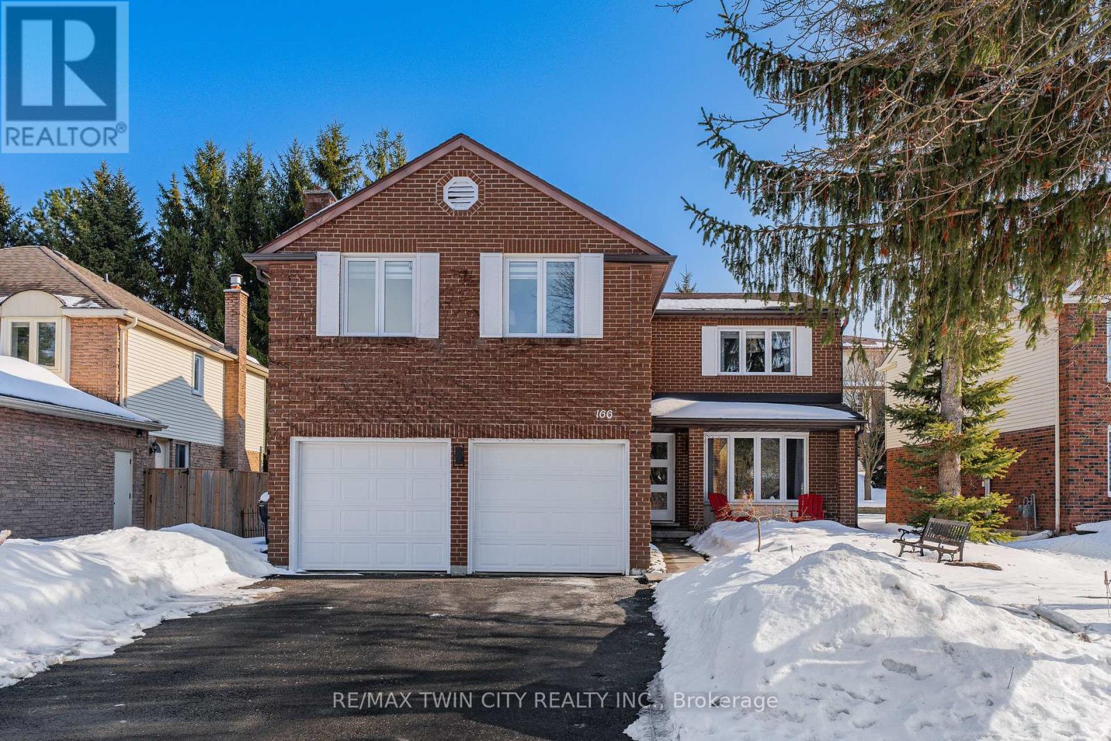 166 Westvale Drive, Waterloo, Ontario  N2T 1C2 - Photo 2 - X12834354