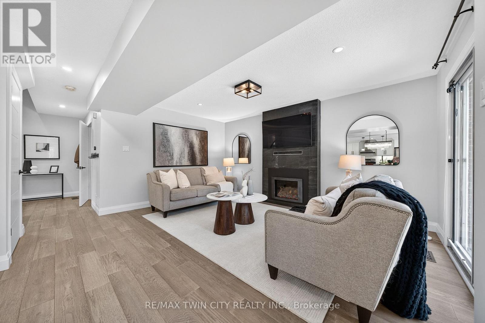 166 Westvale Drive, Waterloo, Ontario  N2T 1C2 - Photo 25 - X12834354