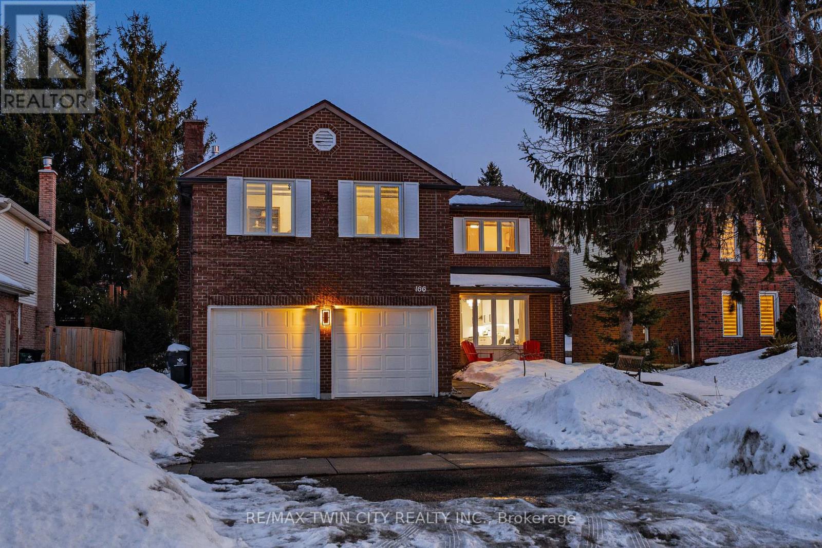 166 Westvale Drive, Waterloo, Ontario  N2T 1C2 - Photo 3 - X12834354