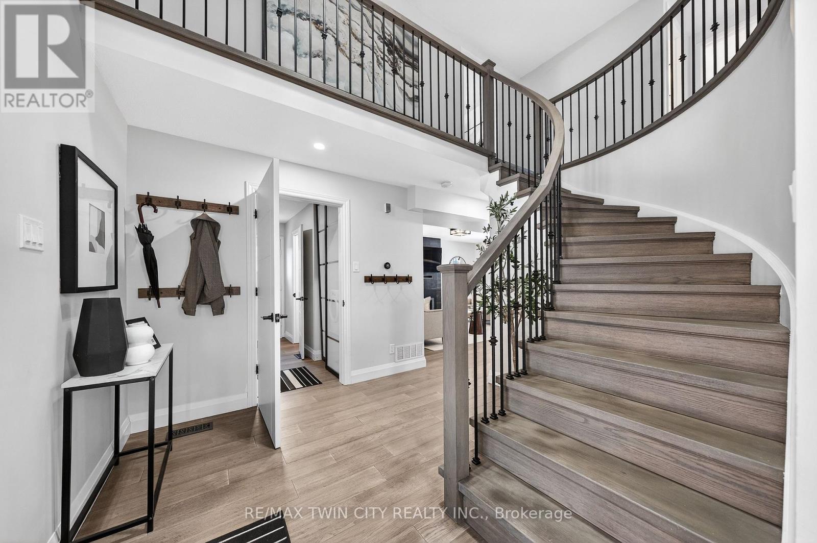 166 Westvale Drive, Waterloo, Ontario  N2T 1C2 - Photo 30 - X12834354