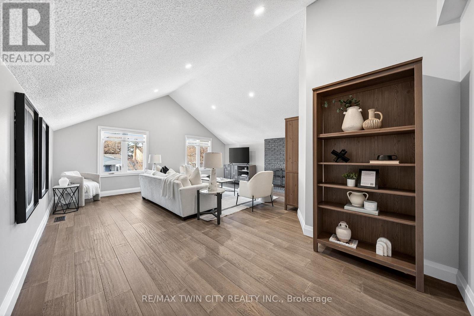 166 Westvale Drive, Waterloo, Ontario  N2T 1C2 - Photo 39 - X12834354