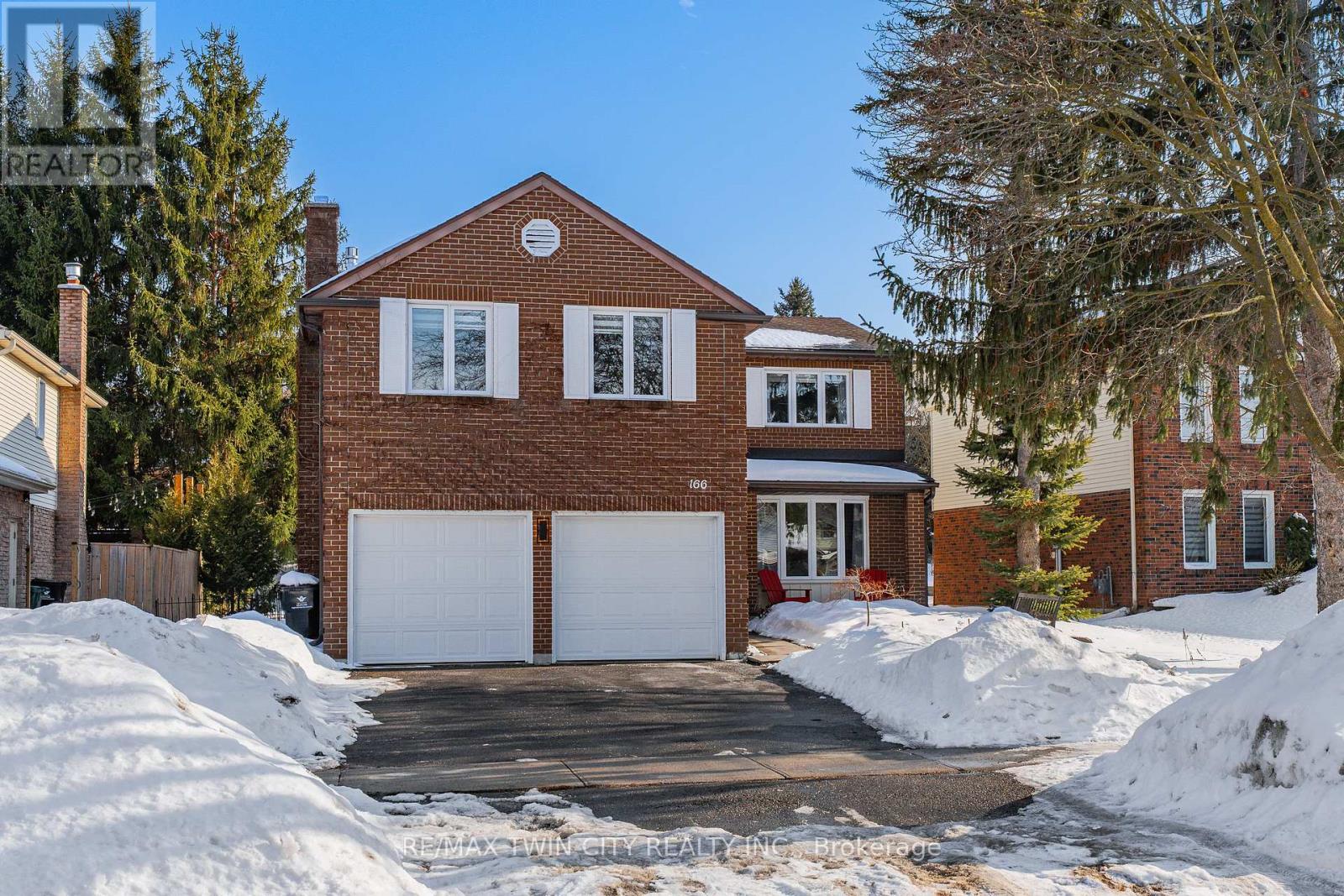 166 Westvale Drive, Waterloo, Ontario  N2T 1C2 - Photo 4 - X12834354