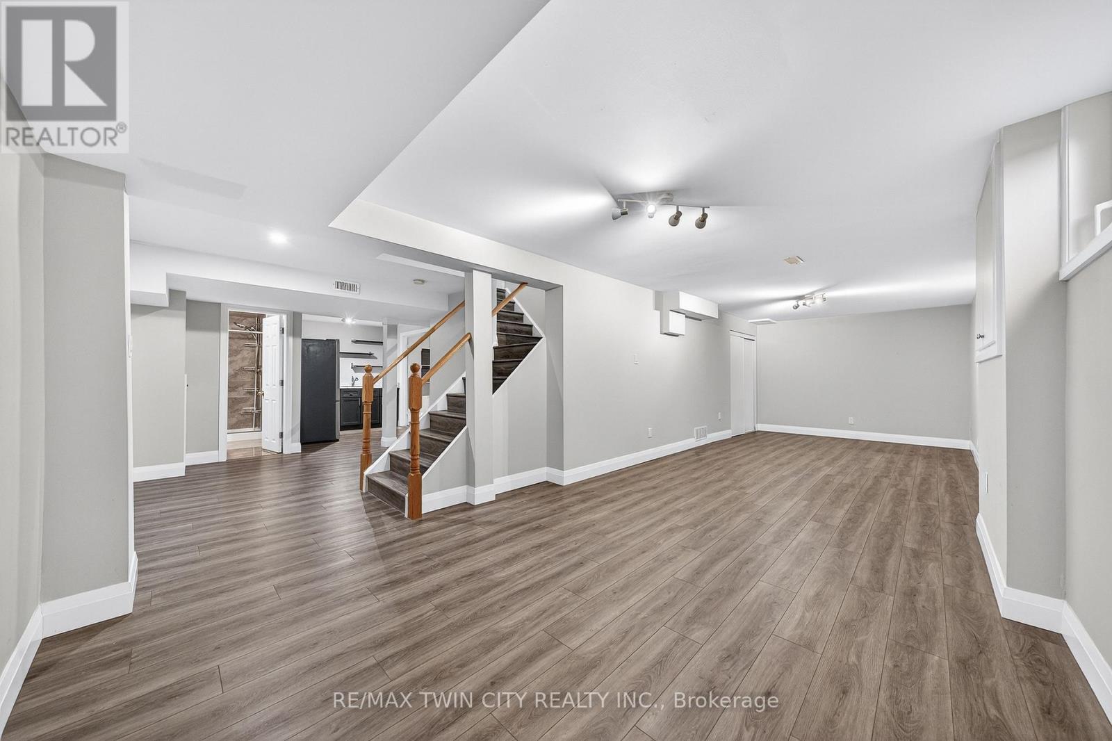 166 Westvale Drive, Waterloo, Ontario  N2T 1C2 - Photo 43 - X12834354