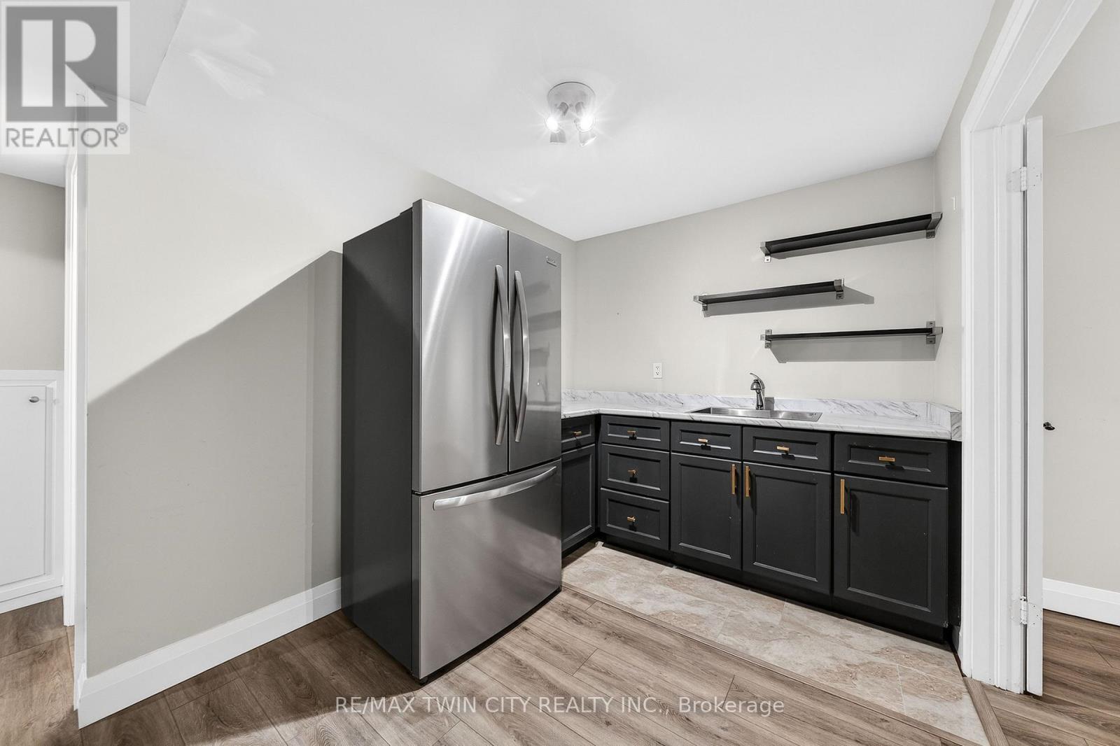 166 Westvale Drive, Waterloo, Ontario  N2T 1C2 - Photo 45 - X12834354