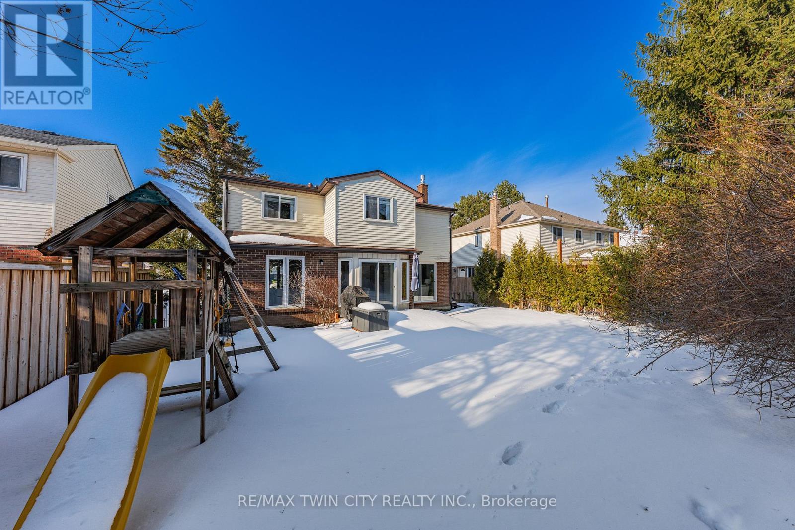 166 Westvale Drive, Waterloo, Ontario  N2T 1C2 - Photo 48 - X12834354