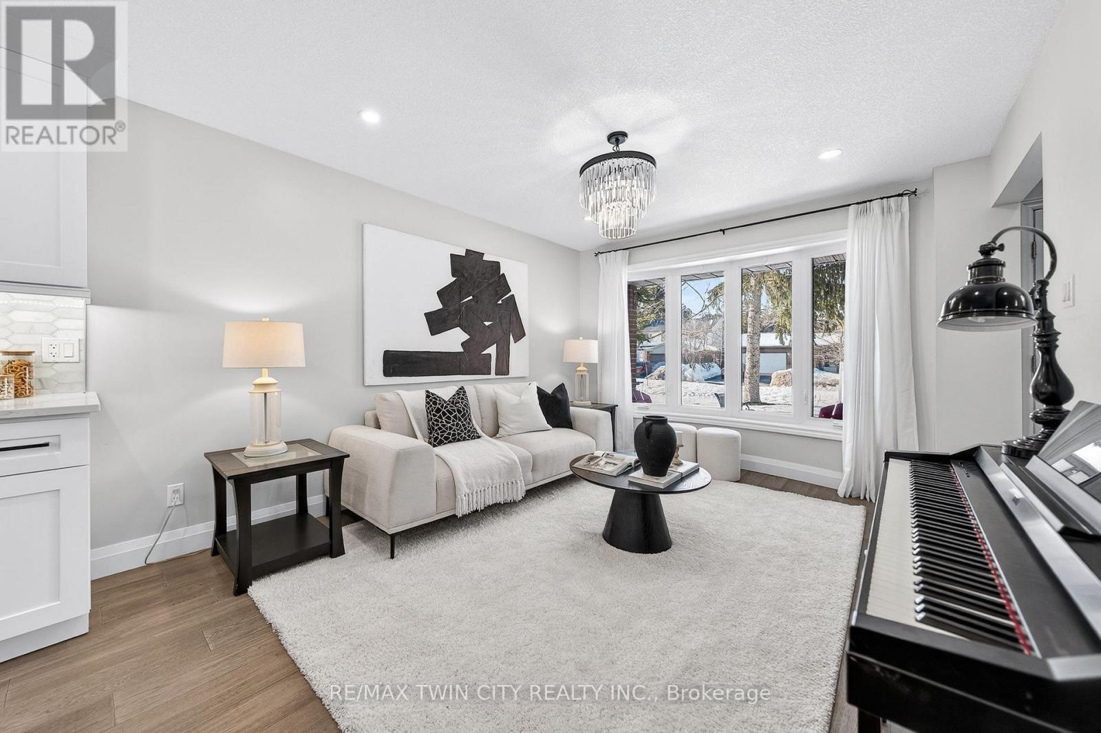 166 Westvale Drive, Waterloo, Ontario  N2T 1C2 - Photo 7 - X12834354