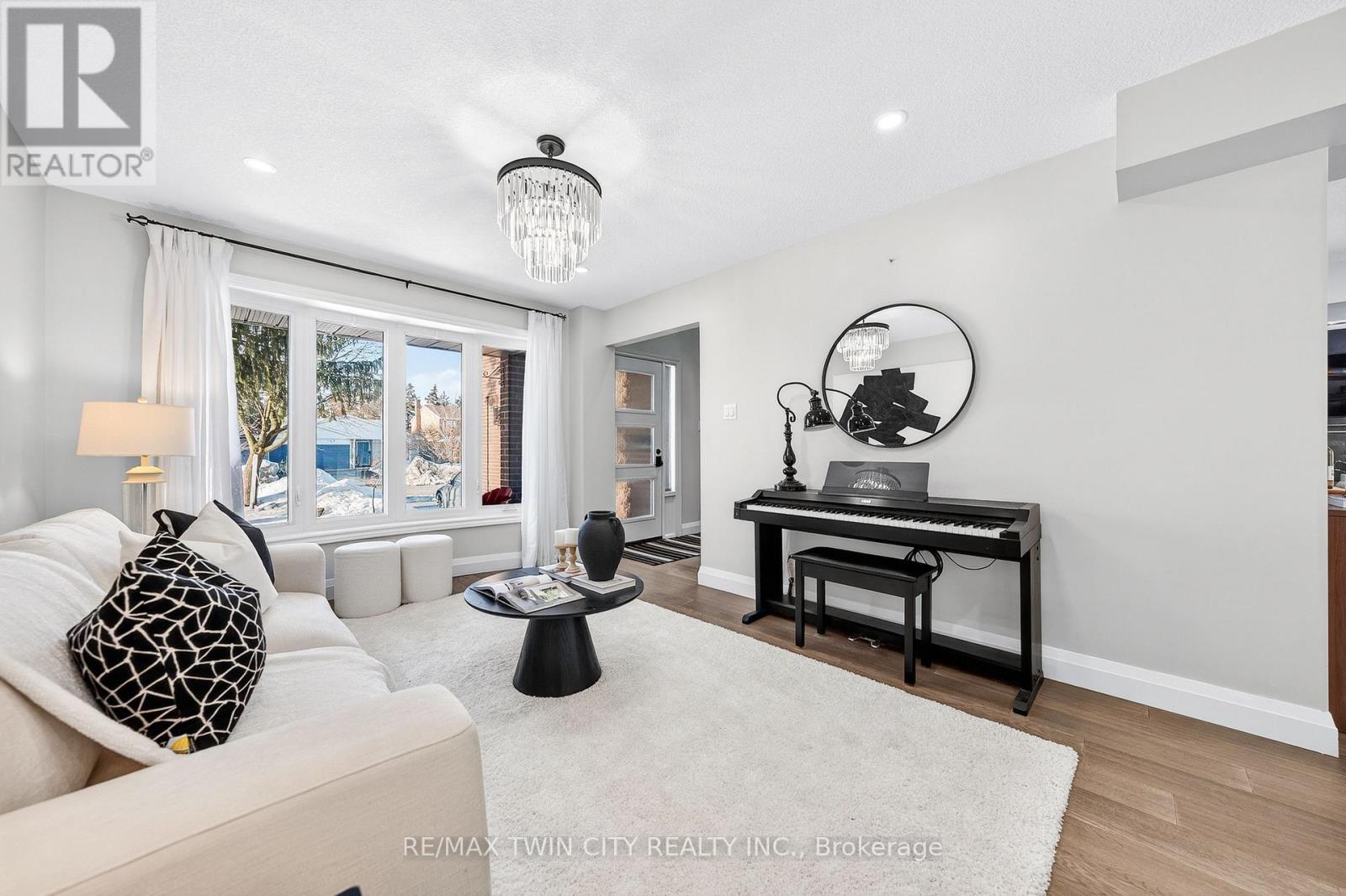 166 Westvale Drive, Waterloo, Ontario  N2T 1C2 - Photo 9 - X12834354