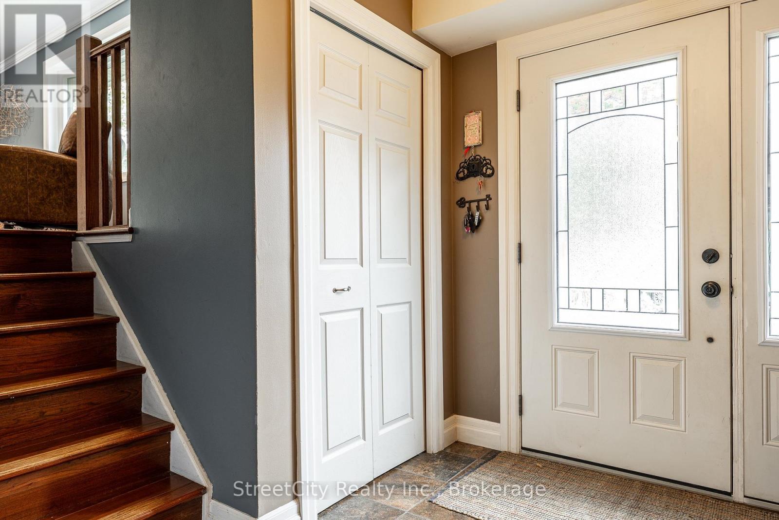 27 Riehl Court, Stratford, Ontario N5A 5K5 - Photo 3 - X12834524