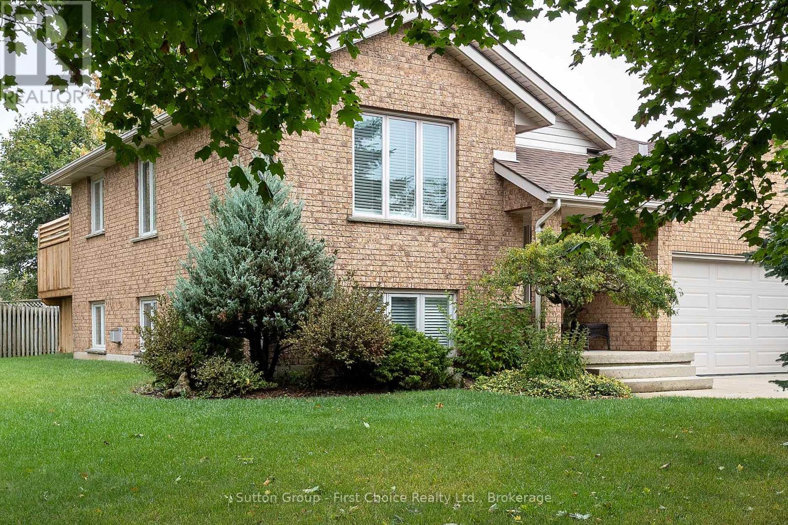 194 Norwood Court, Stratford, Ontario N5A 7S7 - Photo 3 - X12834606