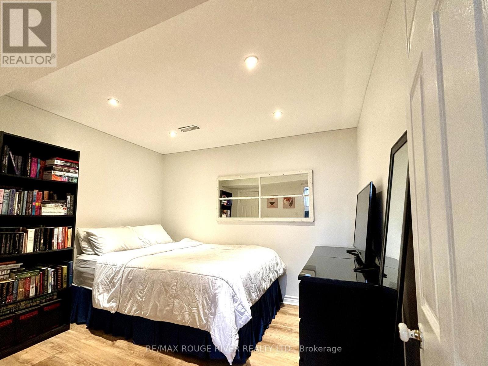 Unknown Address, ,     - Photo 8 - X12834496