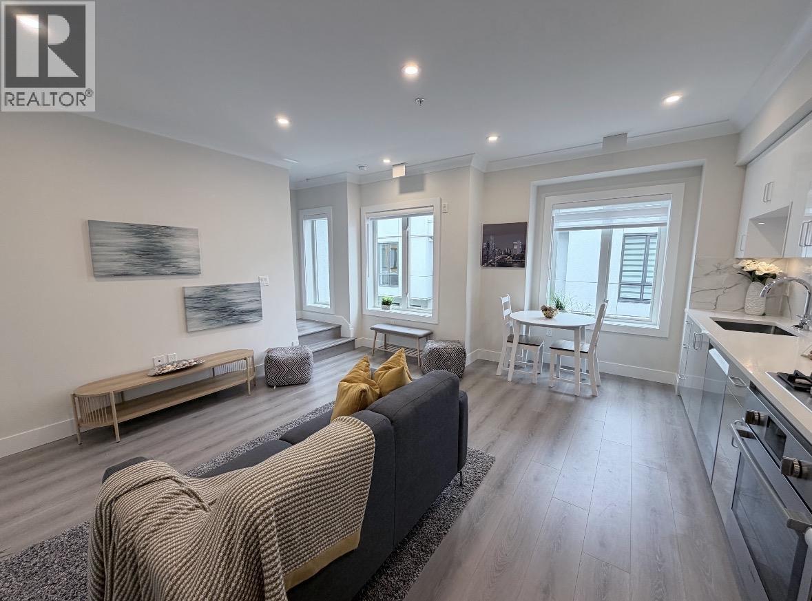 8319 French Street, Vancouver, British Columbia  V6P 4W3 - Photo 3 - R3091952