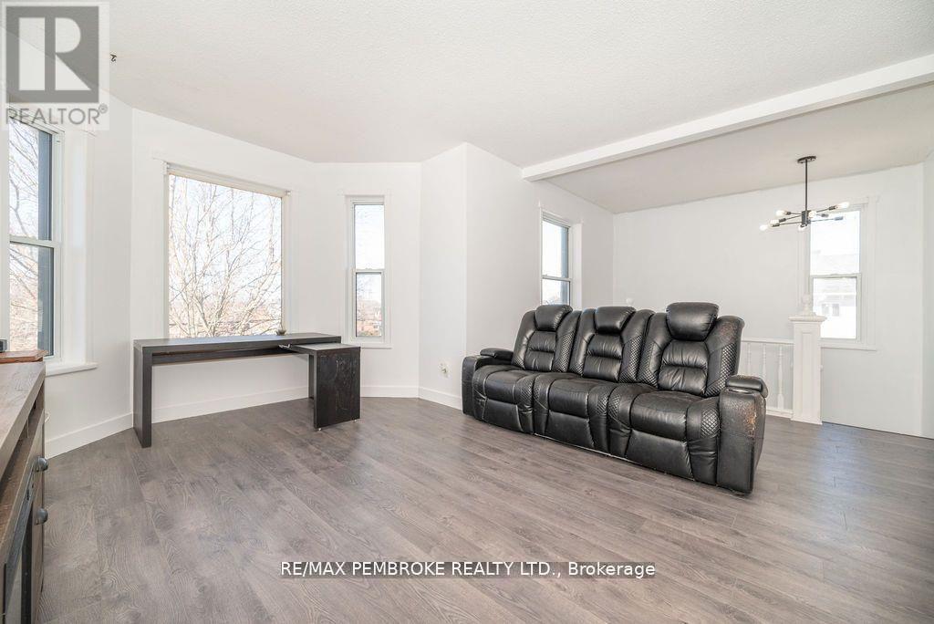 502 Mary Street, Pembroke, Ontario  K8A 5X1 - Photo 32 - X12372734