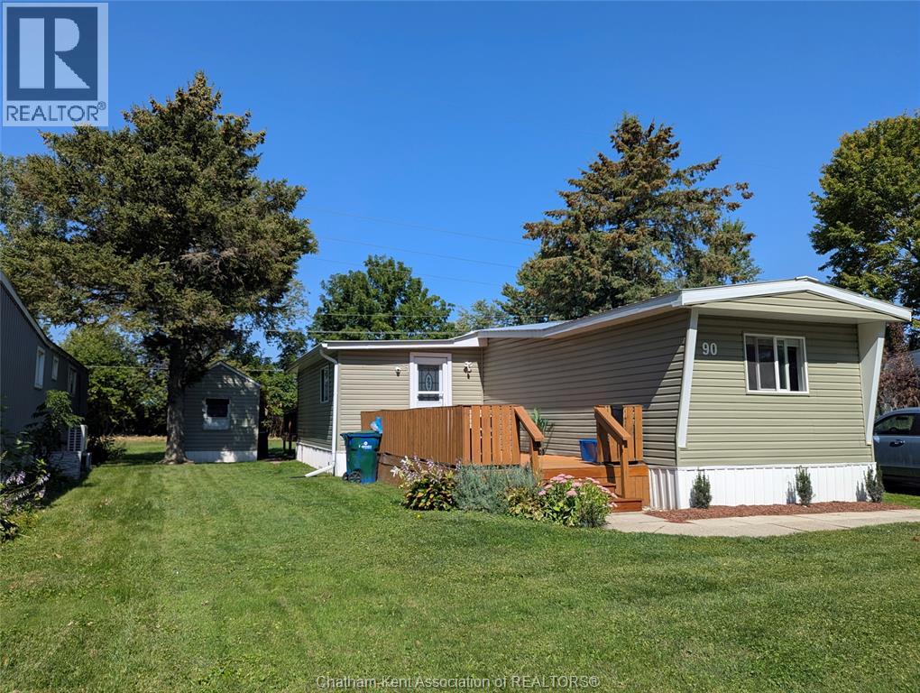 90 ESSEX COURT, Chatham, Ontario