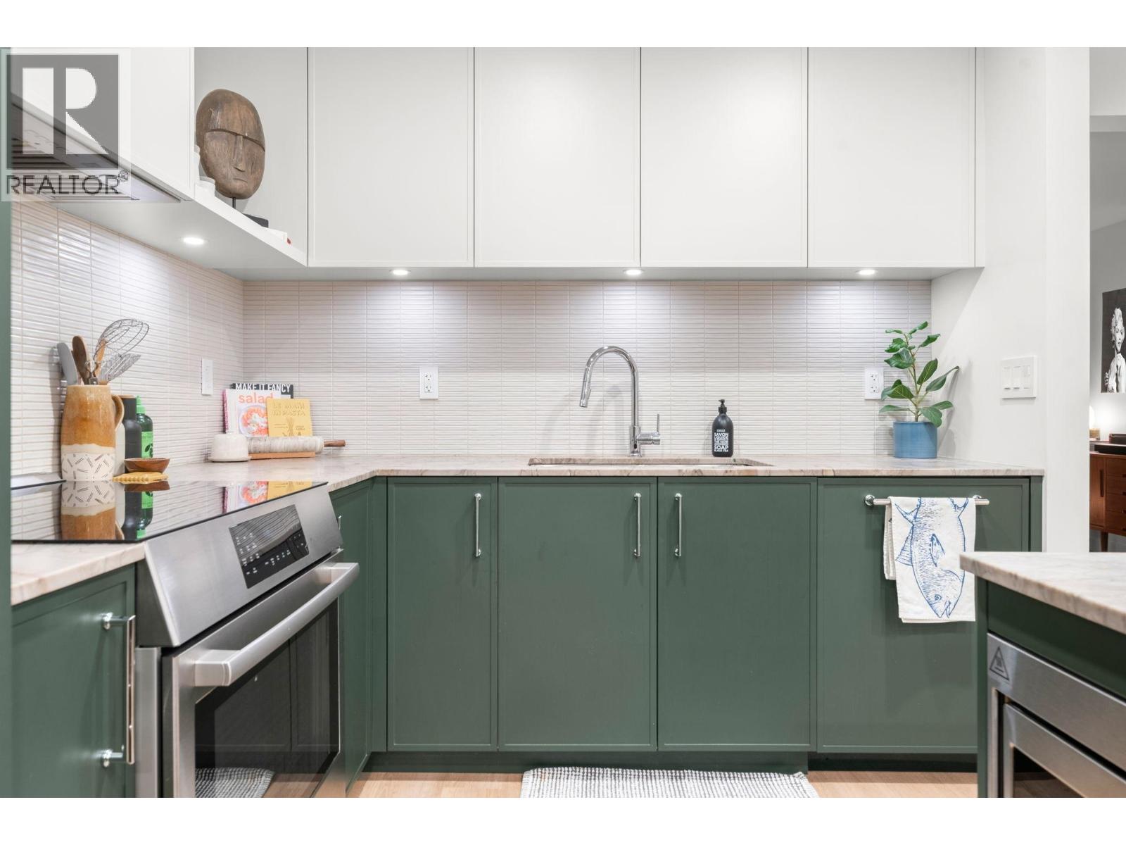 34 1910 Cedar Village Crescent, North Vancouver, British Columbia  V7J 3L8 - Photo 2 - R3094546