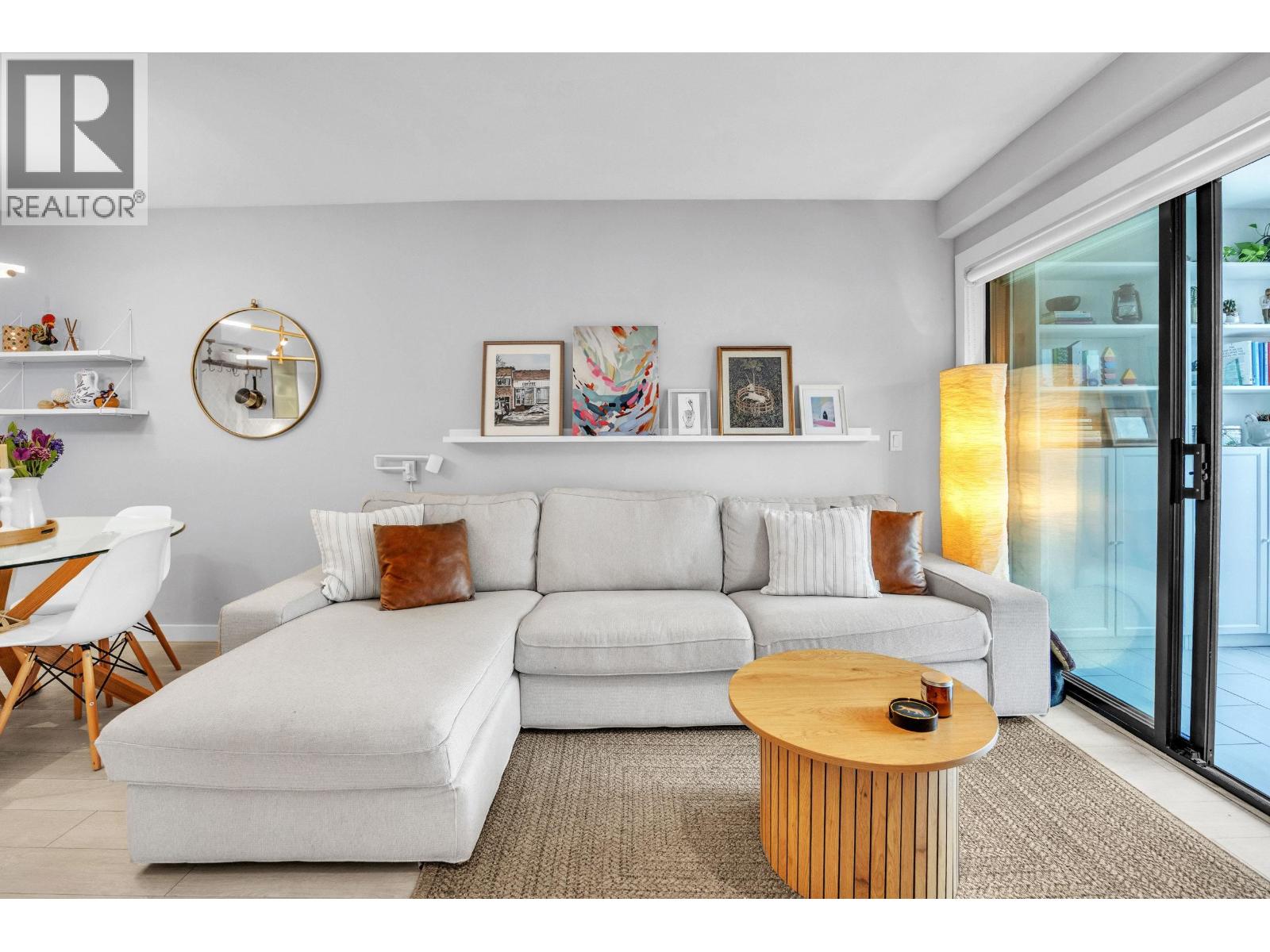 405 935 W 16th Street, North Vancouver, British Columbia  V7P 1R2 - Photo 3 - R3094555