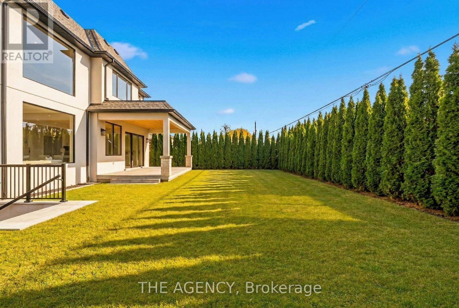 512 Weynway Court, Oakville, Ontario  L6L 4G7 - Photo 4 - W12568992