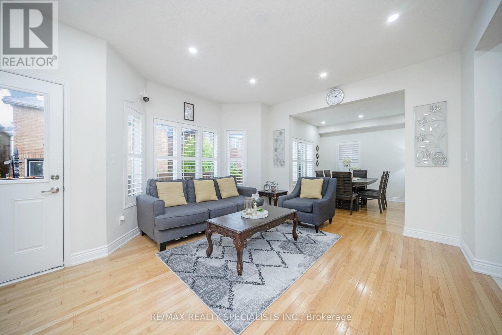 227 Valleyway Drive, Brampton, Ontario L6X 0N9 - Photo 6 - W12786996
