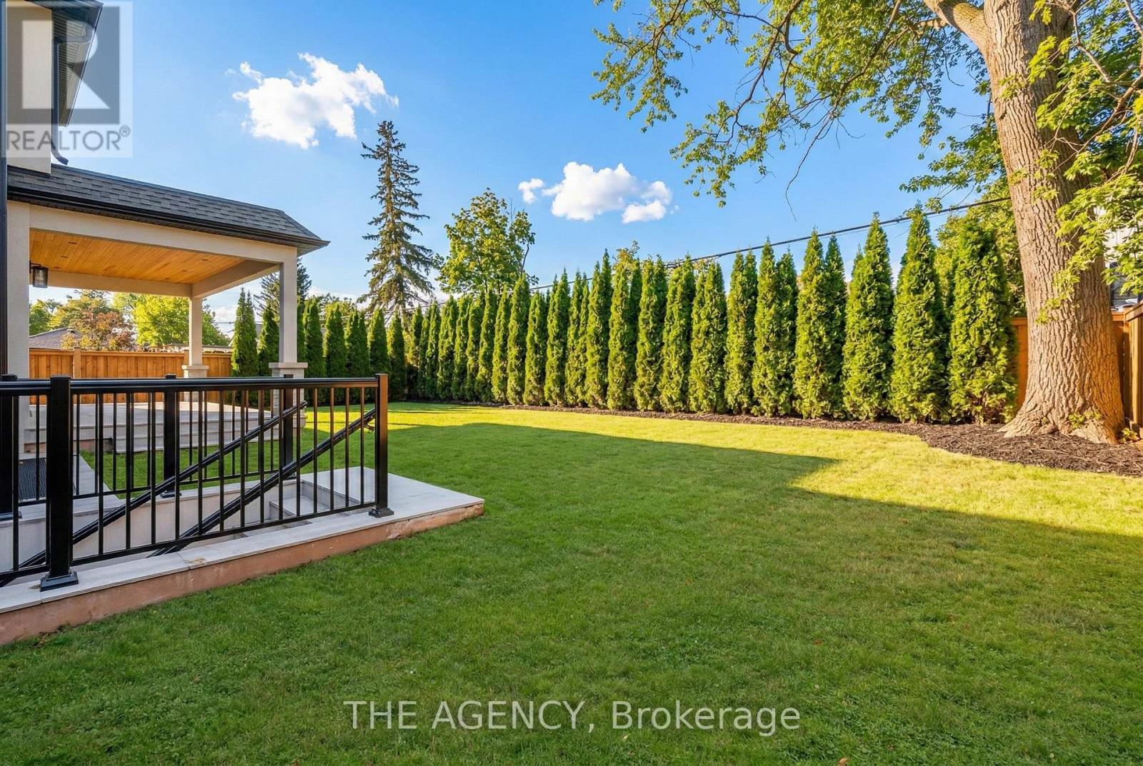 512 Weynway Court, Oakville, Ontario  L6L 4G7 - Photo 3 - W12568992