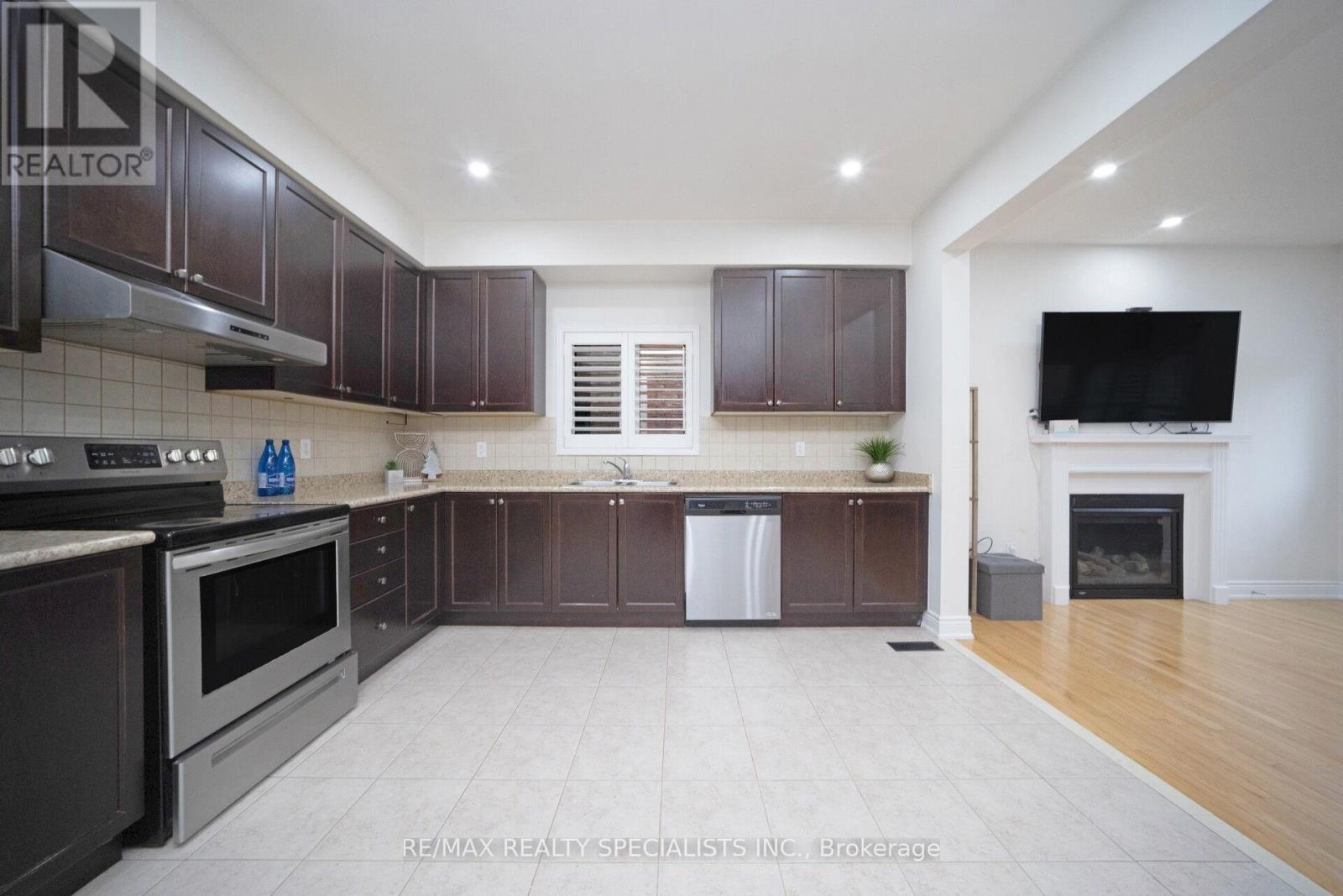 227 Valleyway Drive, Brampton, Ontario L6X 0N9 - Photo 14 - W12786996