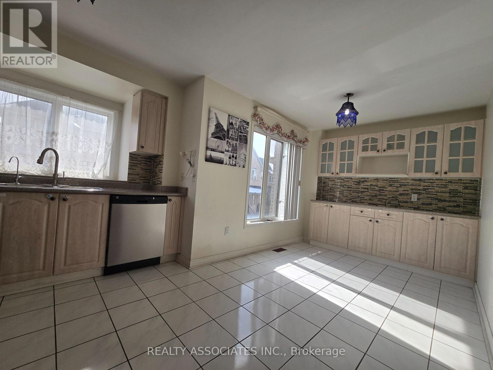 37 - 1075 Ellesmere Road, Toronto, Ontario  M1P 5C3 - Photo 2 - E12834458