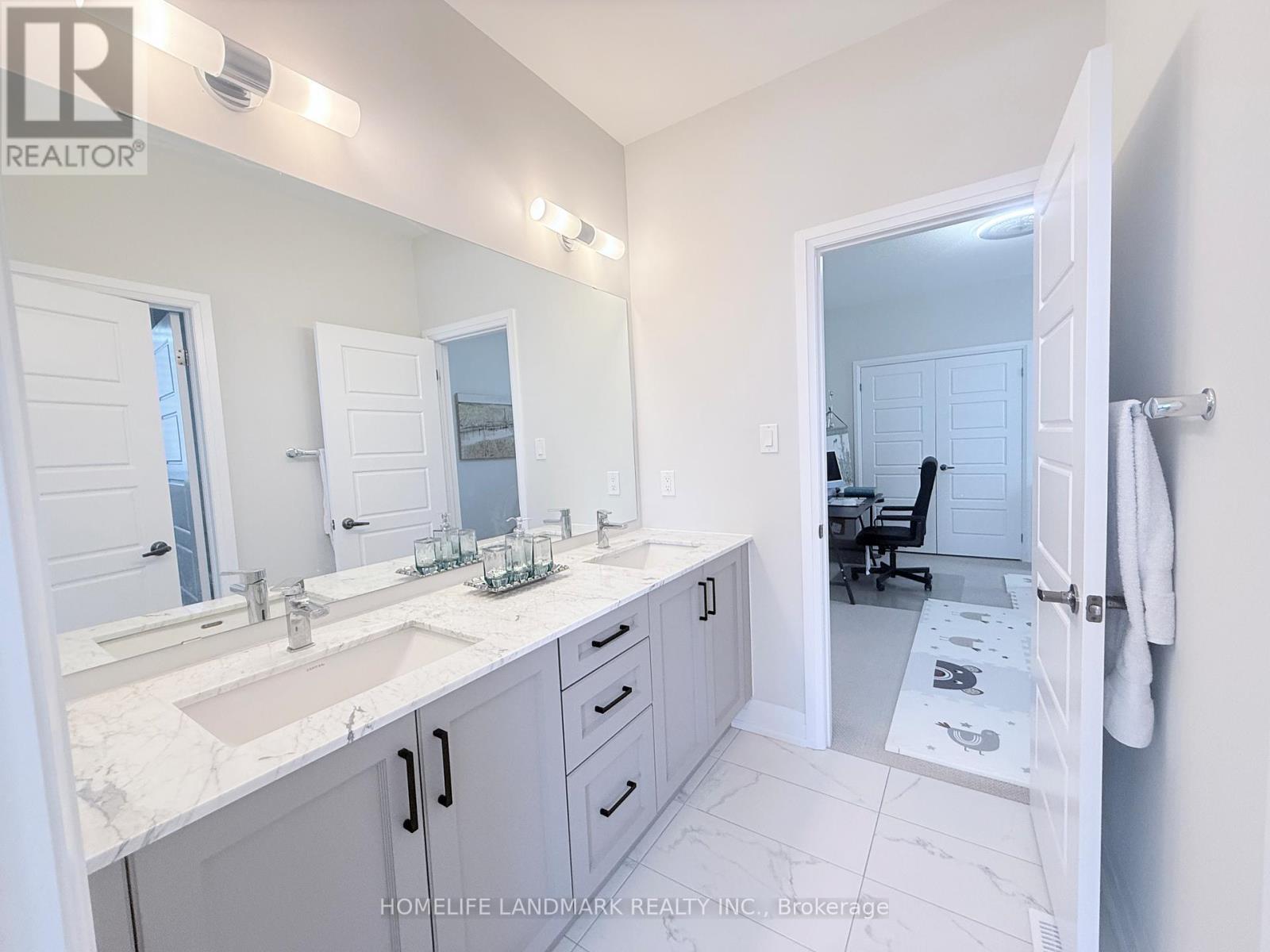 37 Wallace Merchant Court, Aurora, Ontario  L4A 4A5 - Photo 31 - N12806018