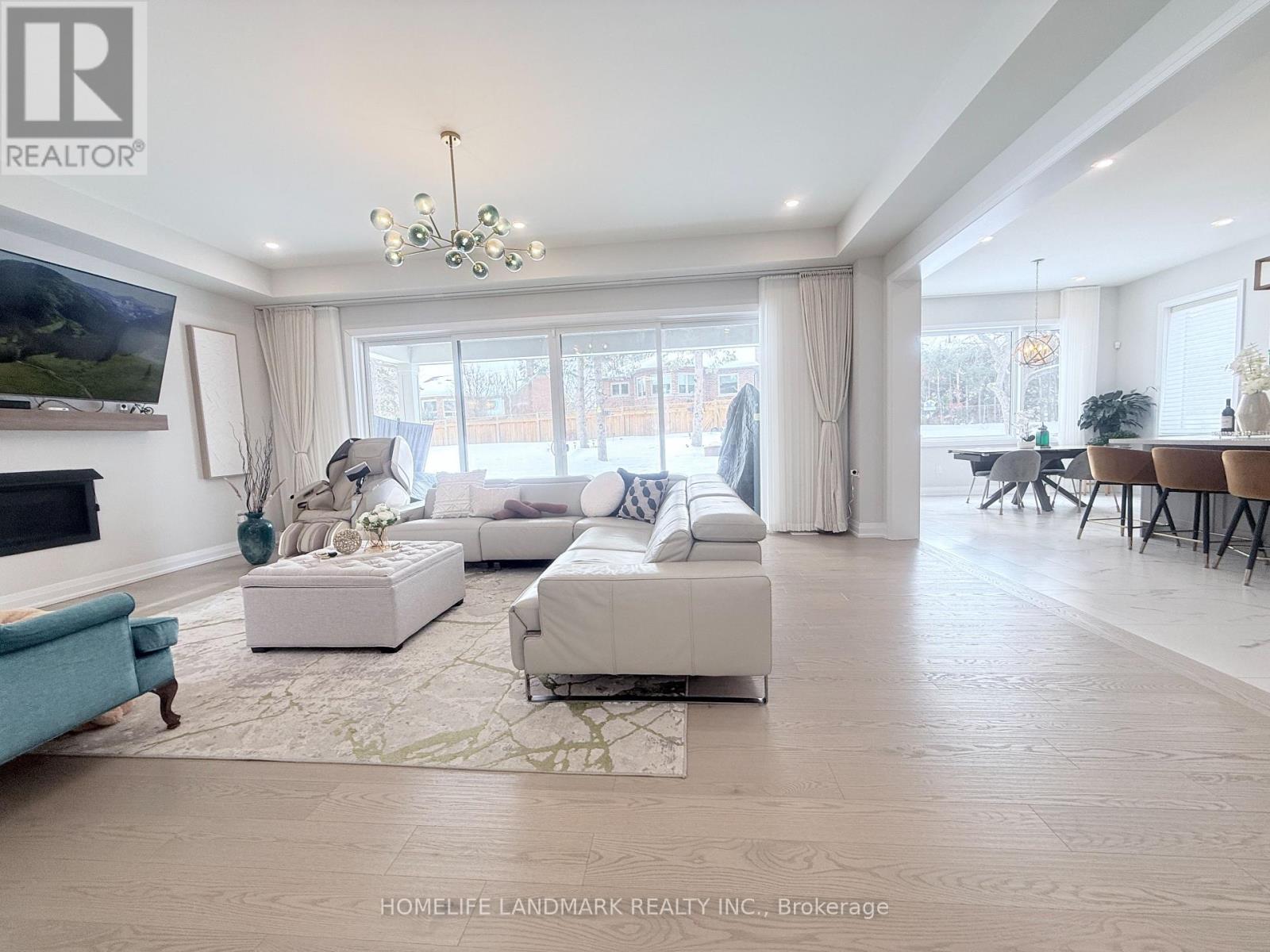 37 Wallace Merchant Court, Aurora, Ontario  L4A 4A5 - Photo 11 - N12806018