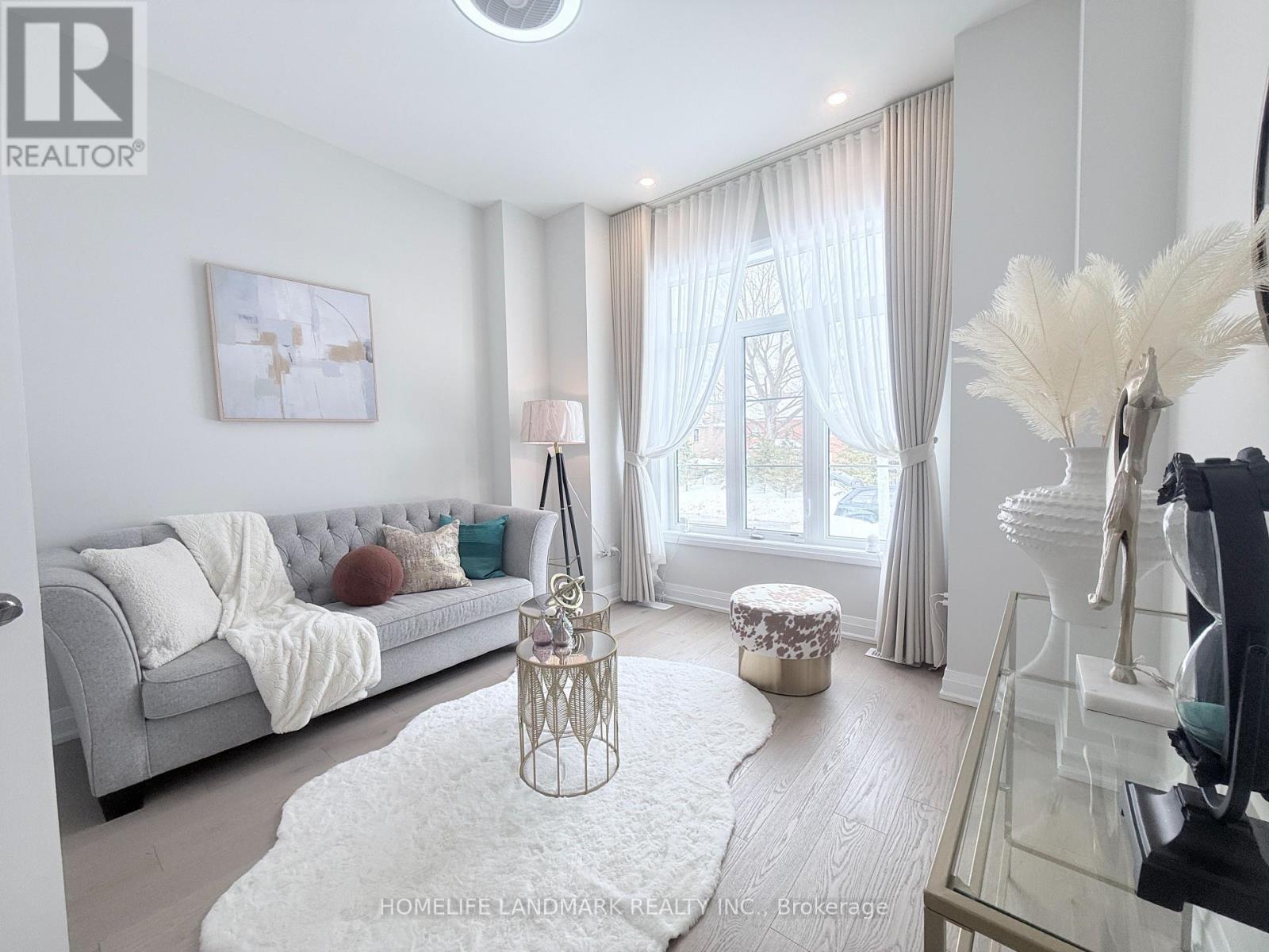 37 Wallace Merchant Court, Aurora, Ontario  L4A 4A5 - Photo 5 - N12806018