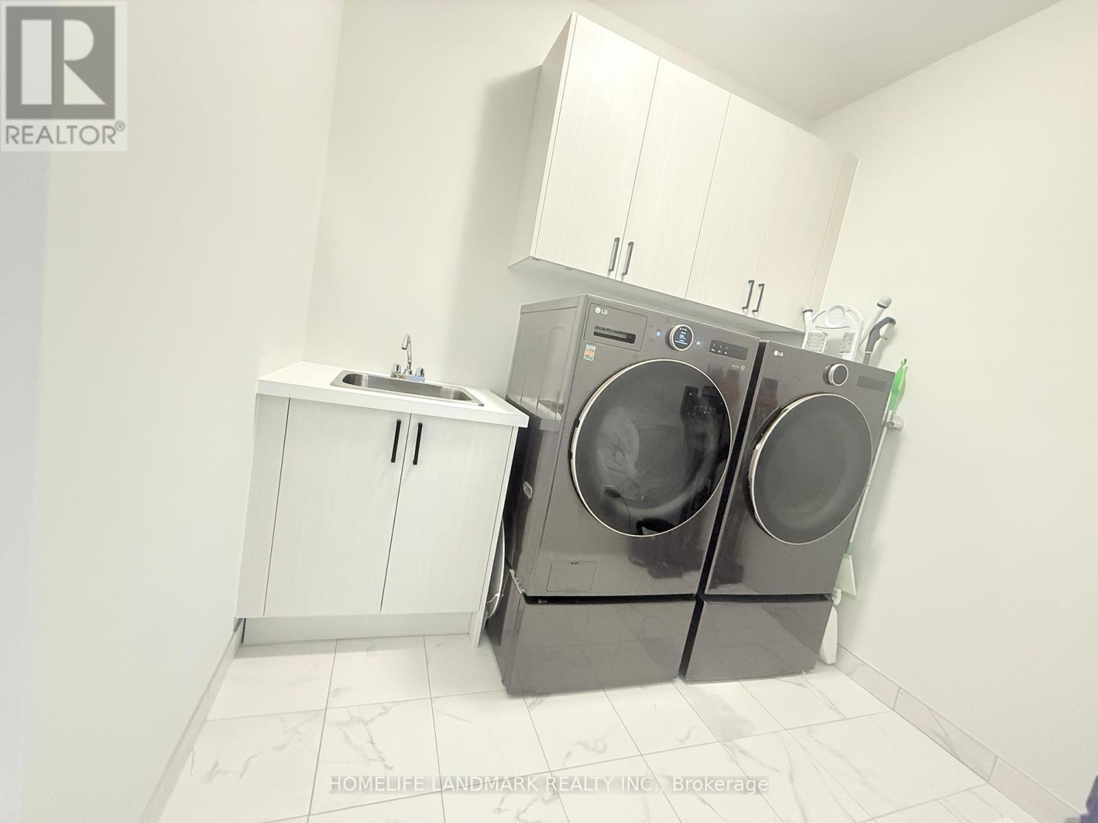 37 Wallace Merchant Court, Aurora, Ontario  L4A 4A5 - Photo 36 - N12806018