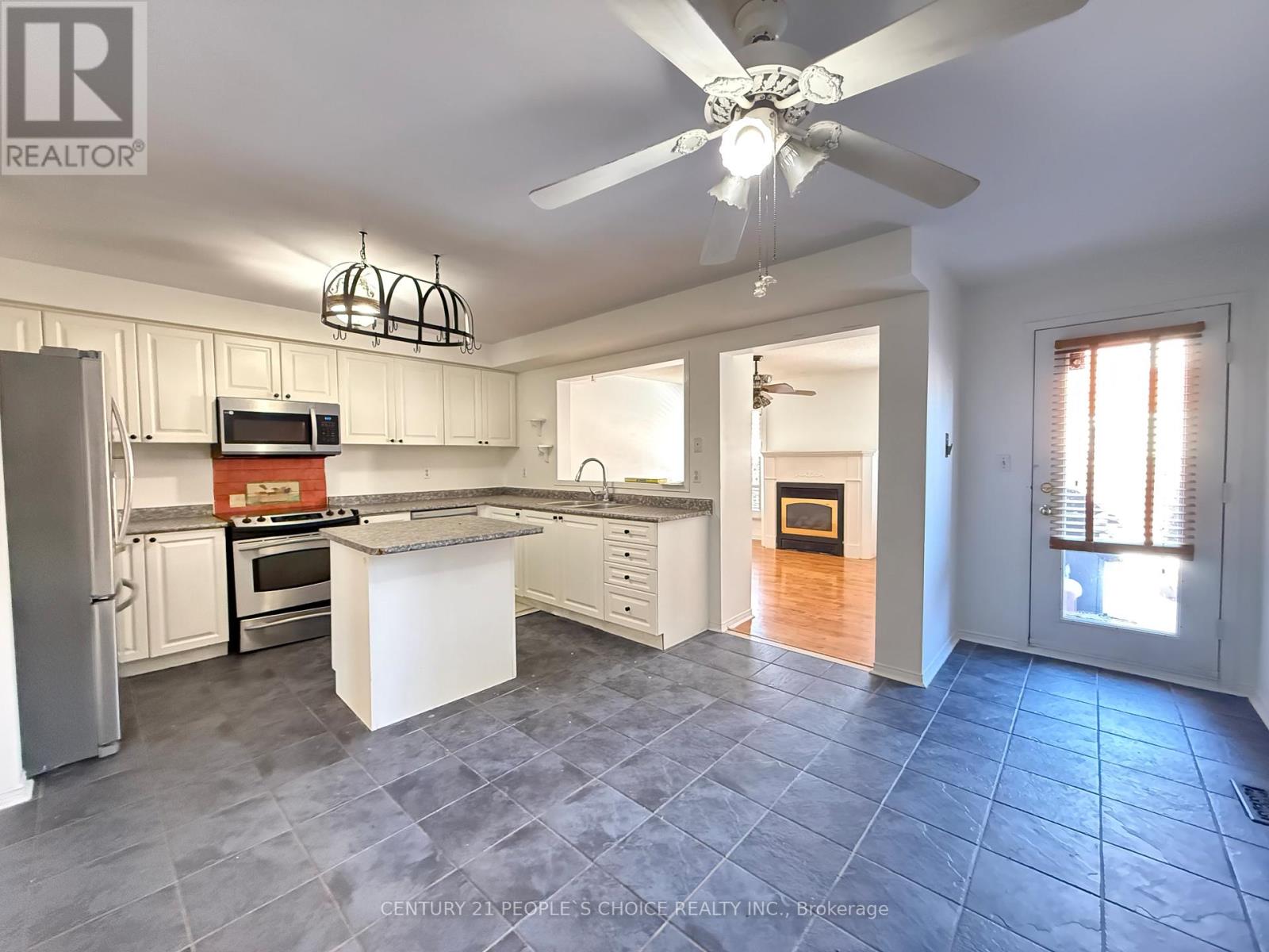 3389 Wild Cherry Lane, Mississauga, Ontario  L5N 7N7 - Photo 3 - W12833852