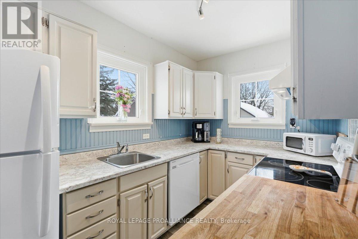 322 Dufferin Avenue, Belleville, Ontario  K8N 3X7 - Photo 10 - X12776794