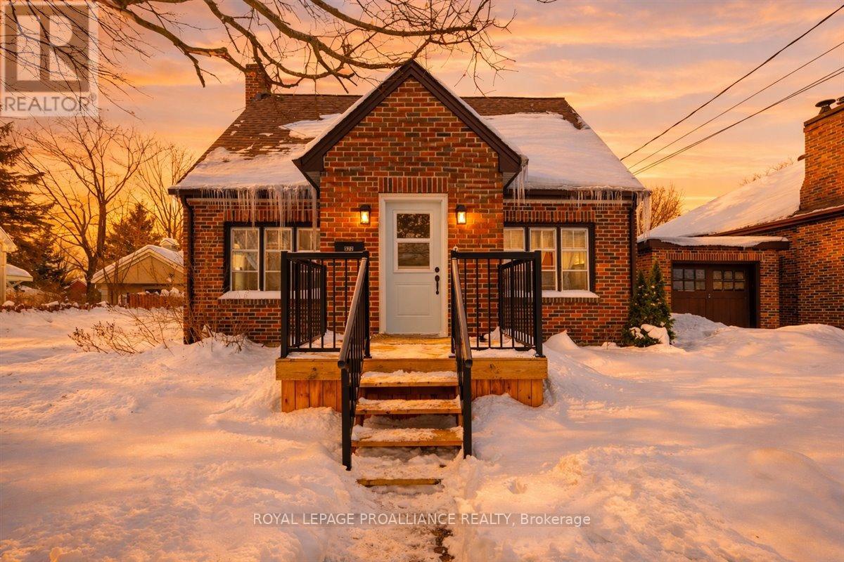 322 Dufferin Avenue, Belleville, Ontario  K8N 3X7 - Photo 3 - X12776794