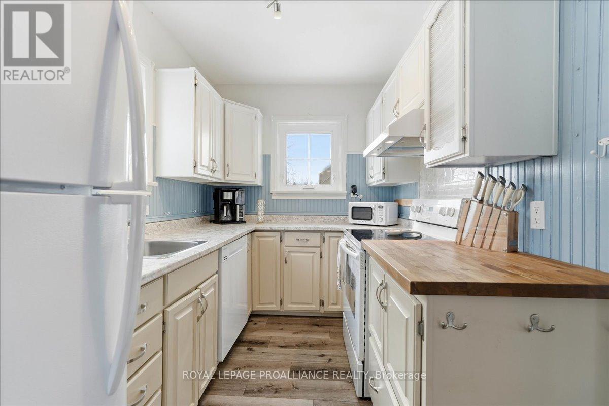 322 Dufferin Avenue, Belleville, Ontario  K8N 3X7 - Photo 9 - X12776794