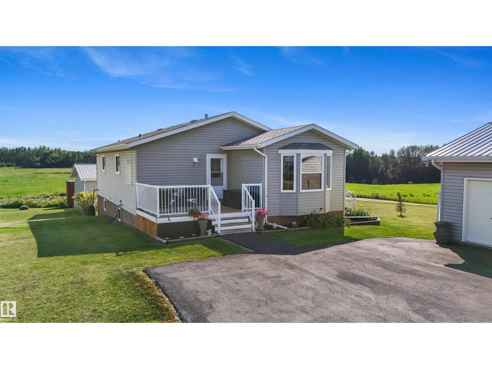 5049 50a Av, Rural Brazeau County, Alberta  T0C 1W0 - Photo 3 - E4475452