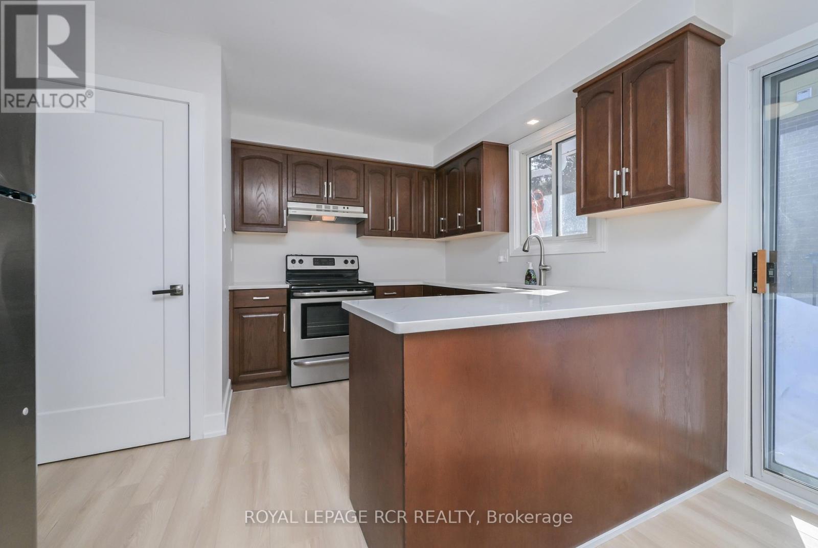 106 Burbank Crescent, Orangeville, Ontario  L9W 3E7 - Photo 5 - W12834468