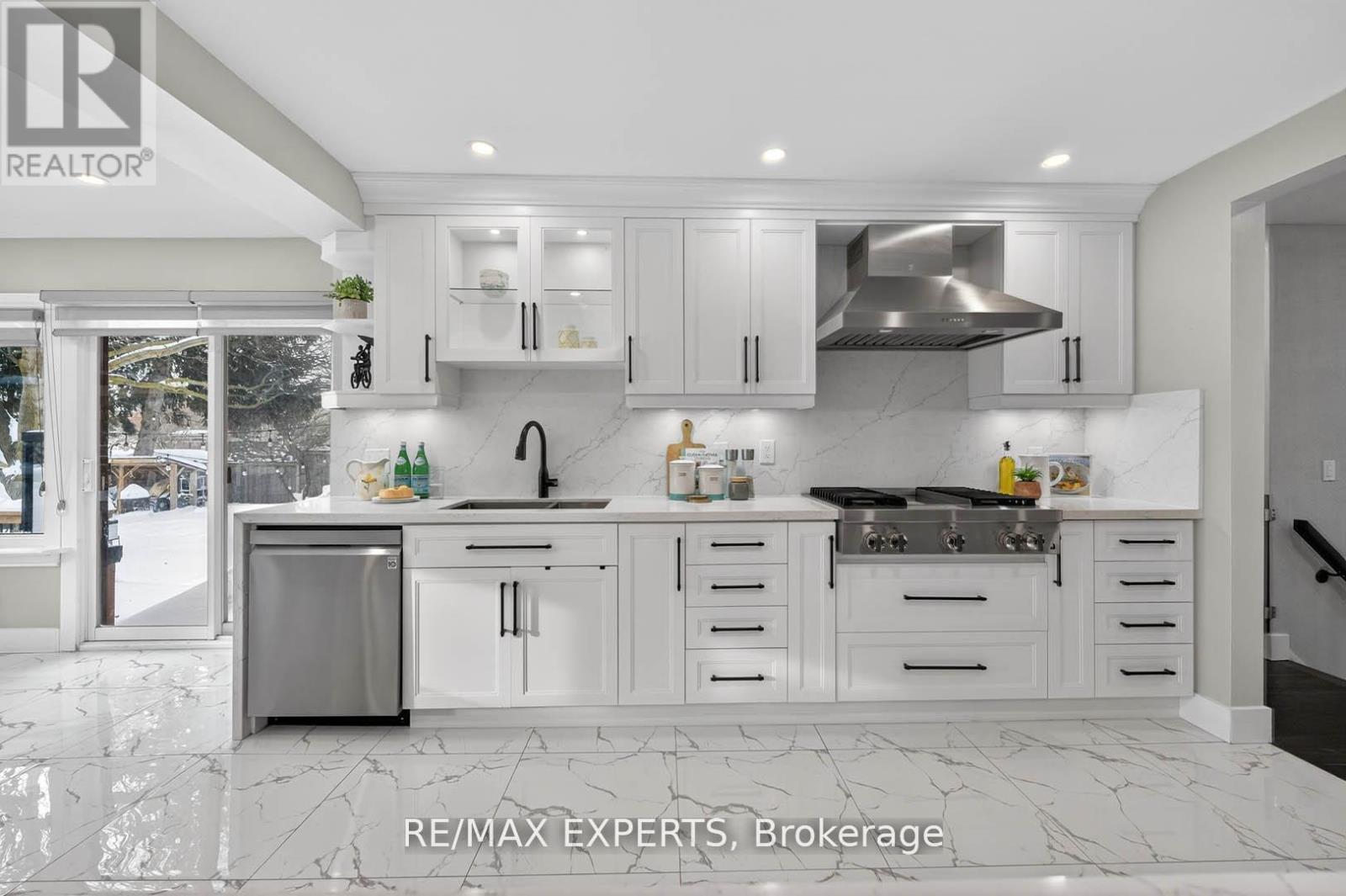 60 Suburban Drive, Mississauga, Ontario L5N 1G9 - Photo 11 - W12834484