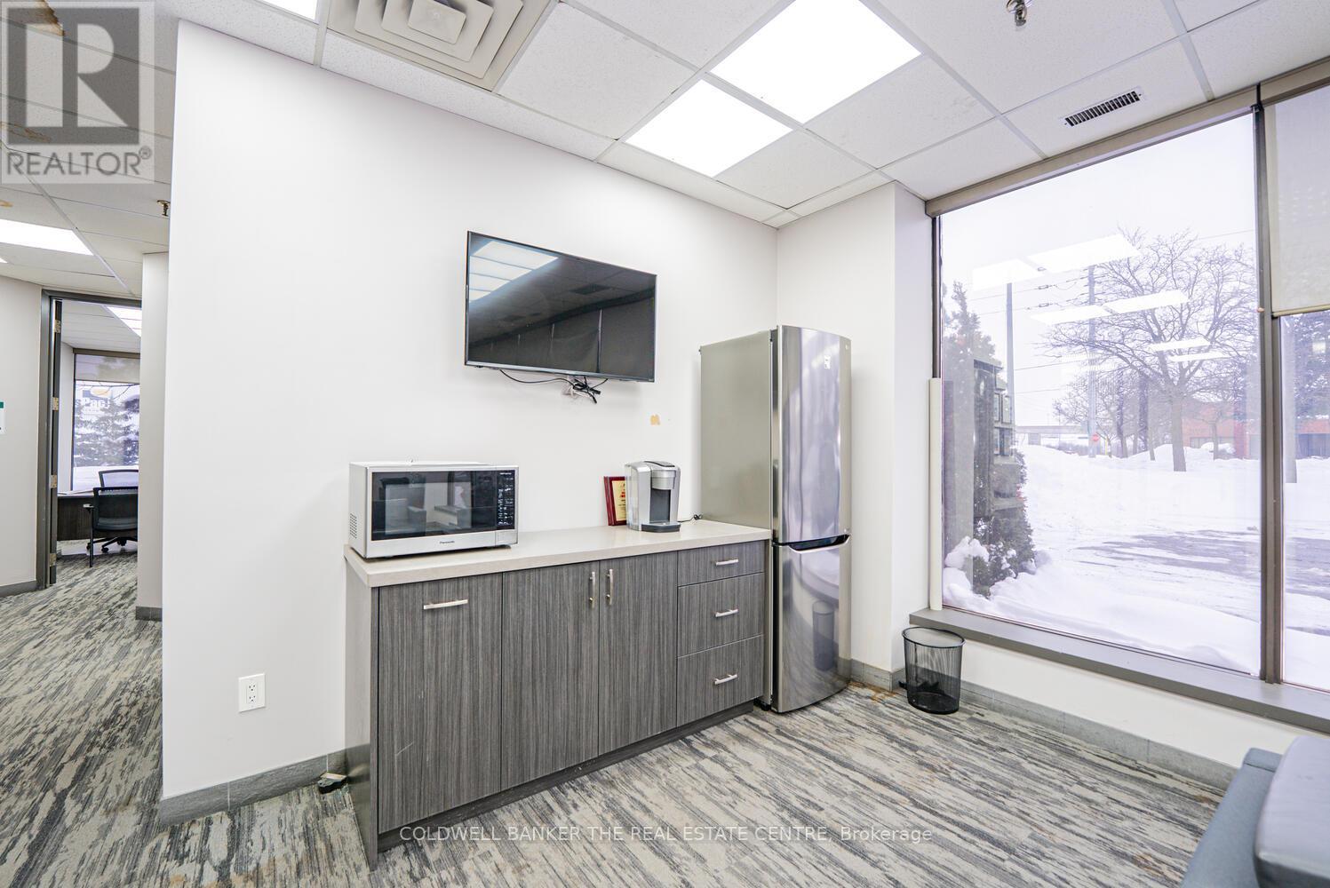 6015 Kestrel Road, Mississauga, Ontario  L5T 1S8 - Photo 11 - W12834502